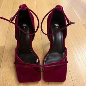 Gorgeous velvet heels from Zara